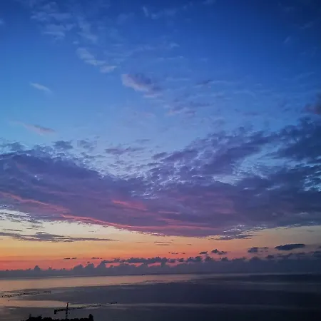 Beautiful Penthouse With View 公寓